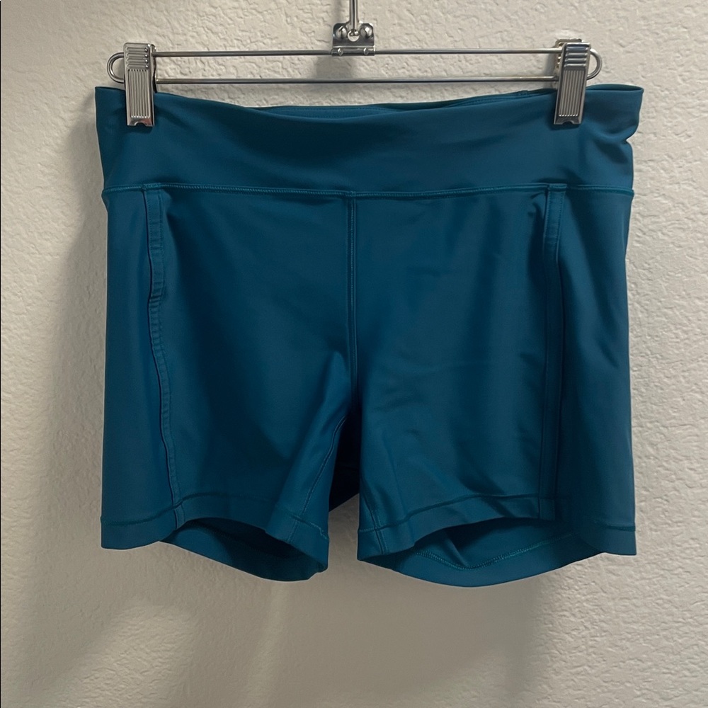 Lululemon Reach the Beach Shorts Teal size 4